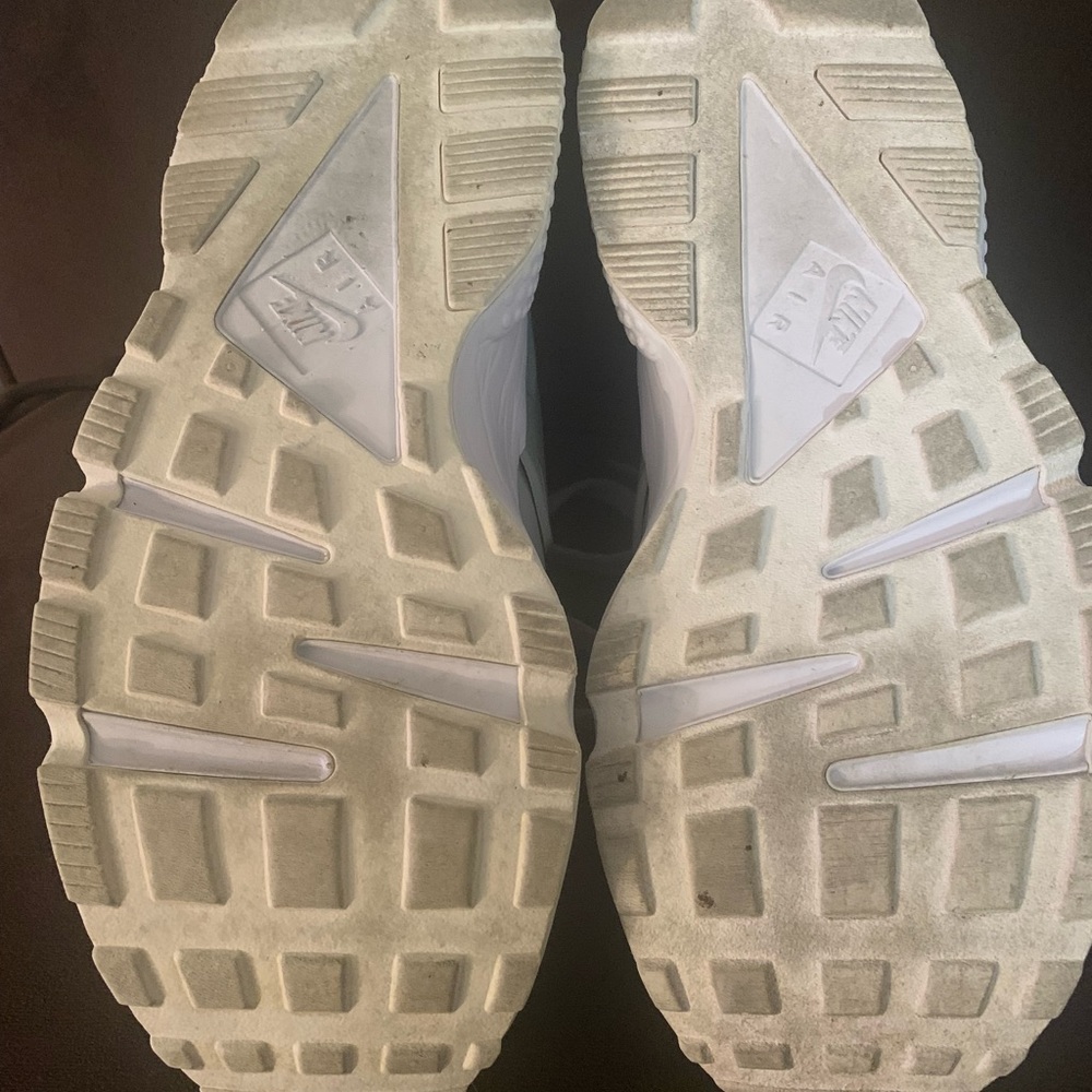 Nike Gray Athletic Shoes for Performance - Picture 7 of 7